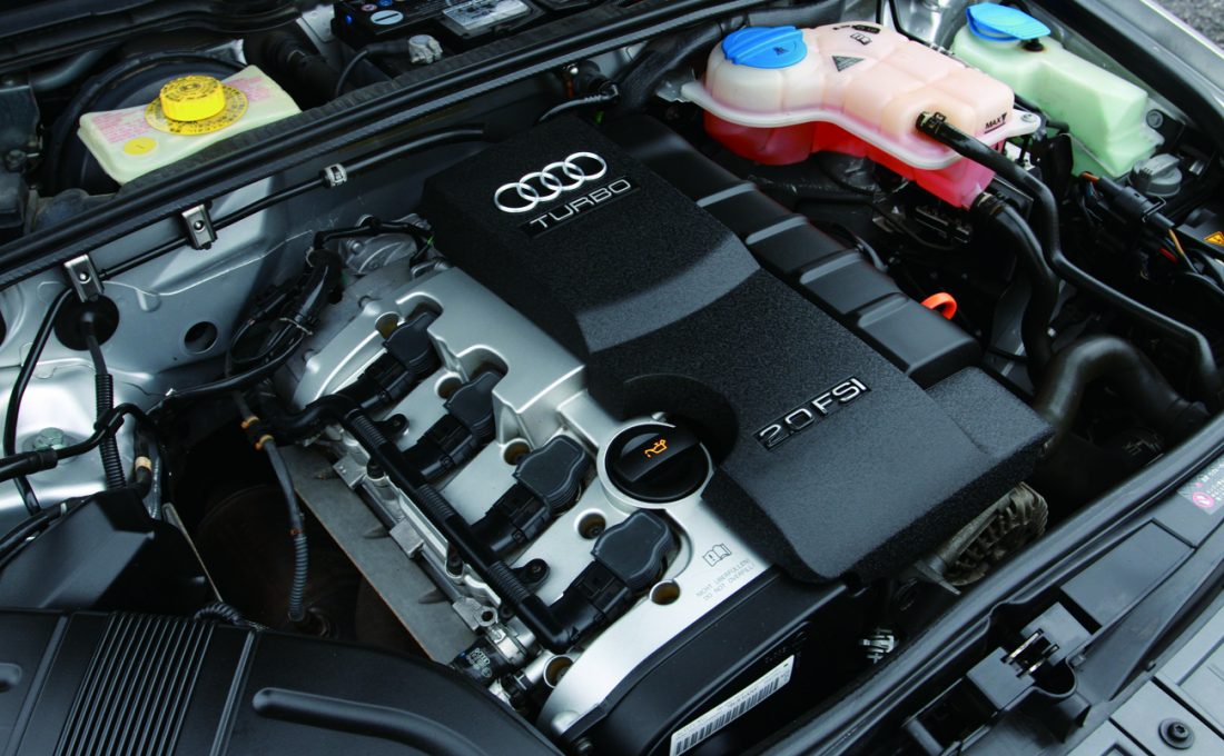 Audi エンジン回りのオイル漏れは早めに対処しよう Maintenance Lab Archive メンテナンス ラボ アーカイブ