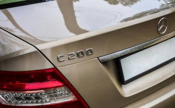 ベンツC200の給油口